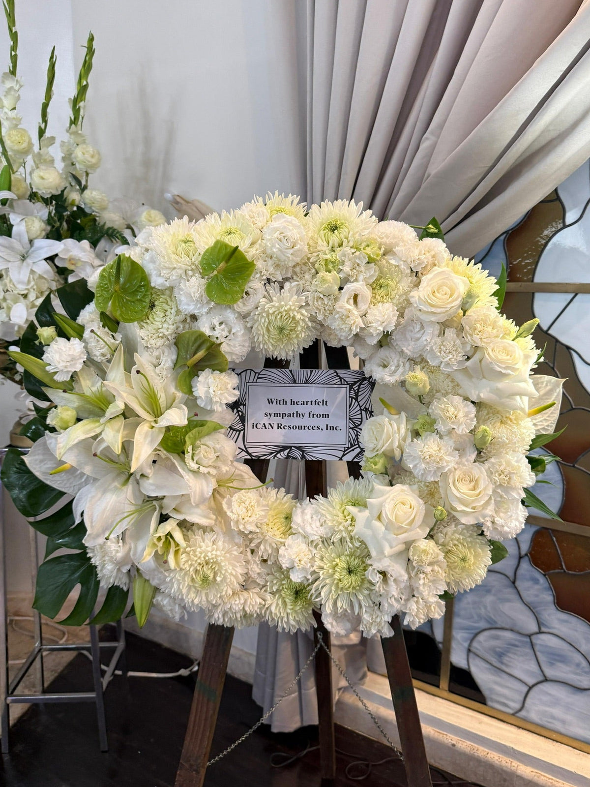 Classic White Large Wreath D