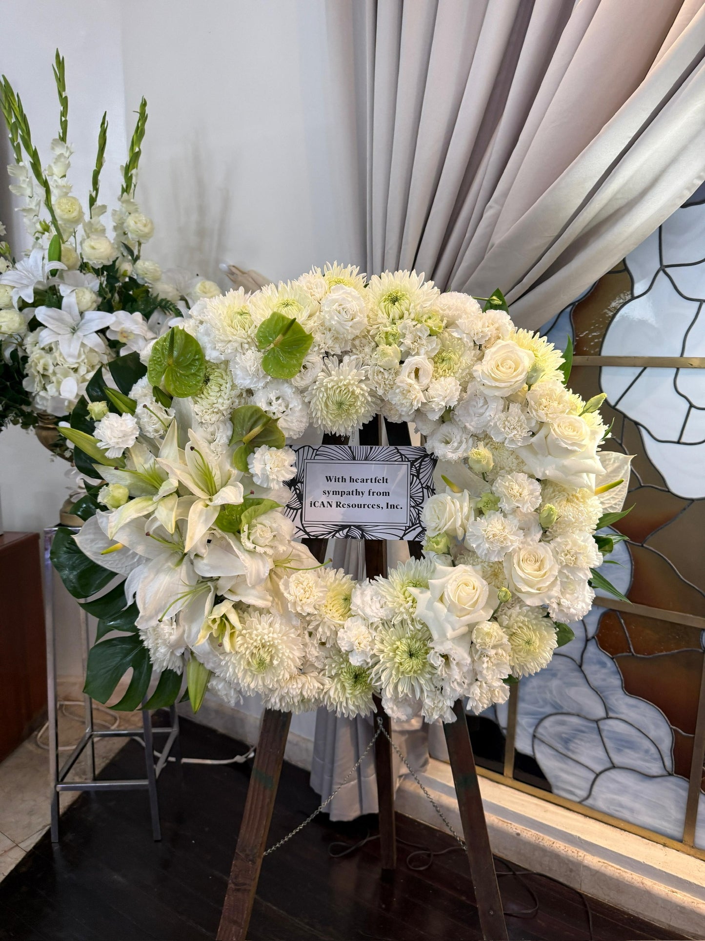 Classic White Large Wreath D