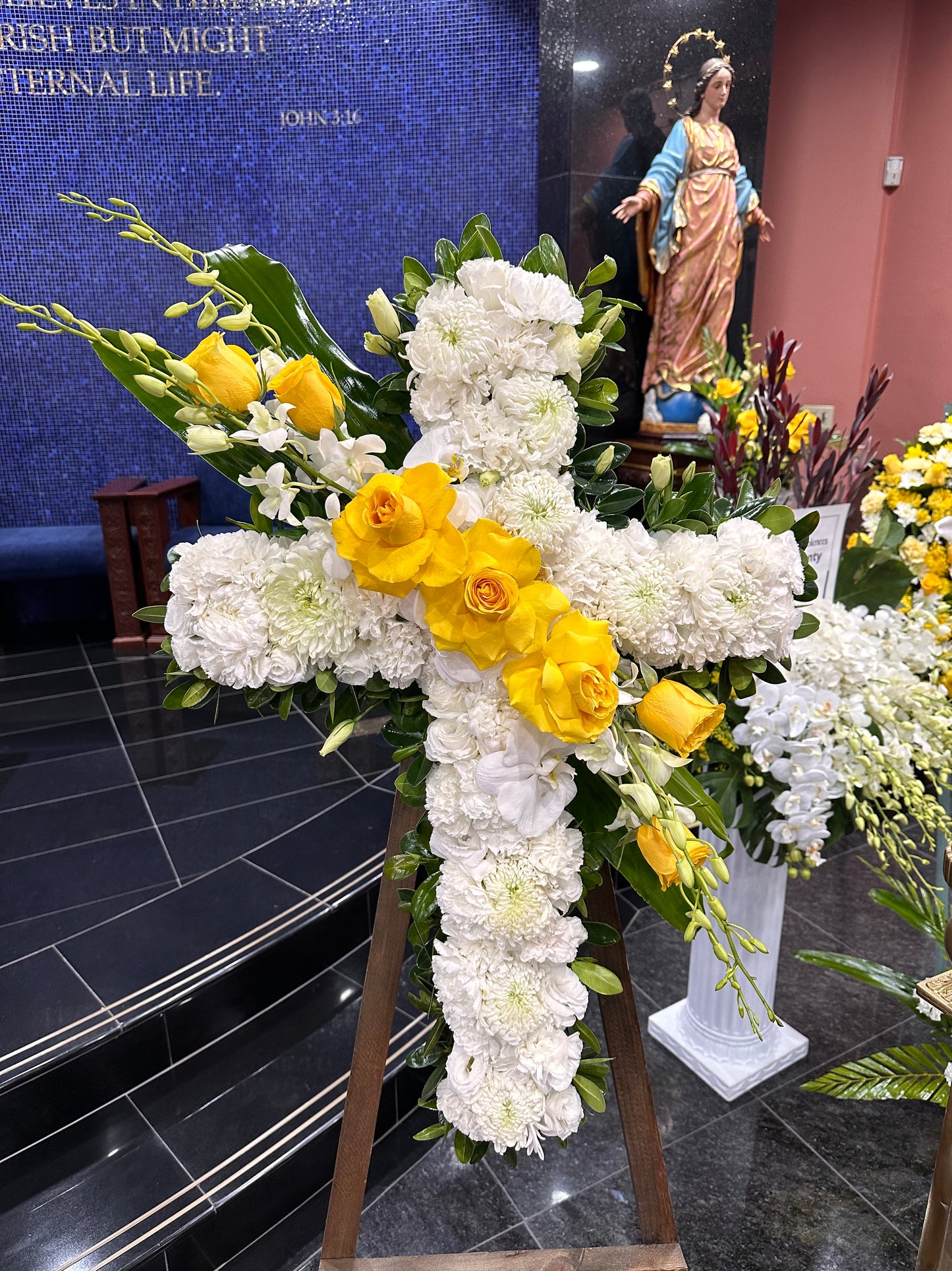 Standing Cross Spray